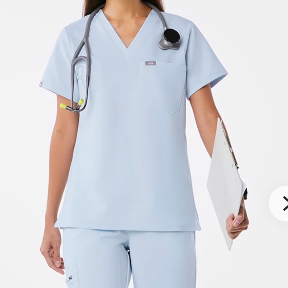 Catarina One-Pocket Scrub Top